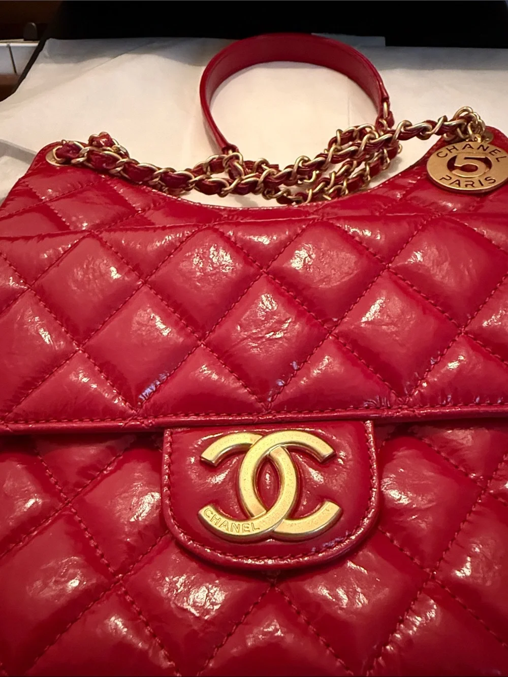 CHANEL Quilted Patent Leather Shoulder Bag in Bright Red with Gold Hardware - Picture 2 of 8
